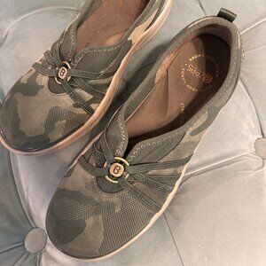 BZEES Camouflage Slip On Shoes Size 8.5